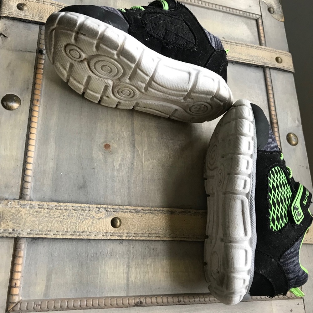 Sneakers - Picture 4 of 4